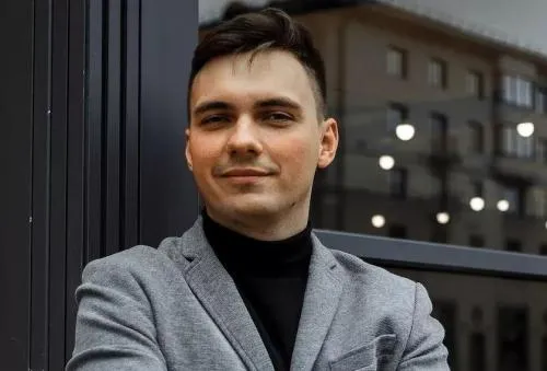 Александр Довнар
